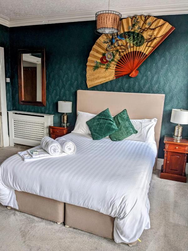 Deluxe King Suite image 4