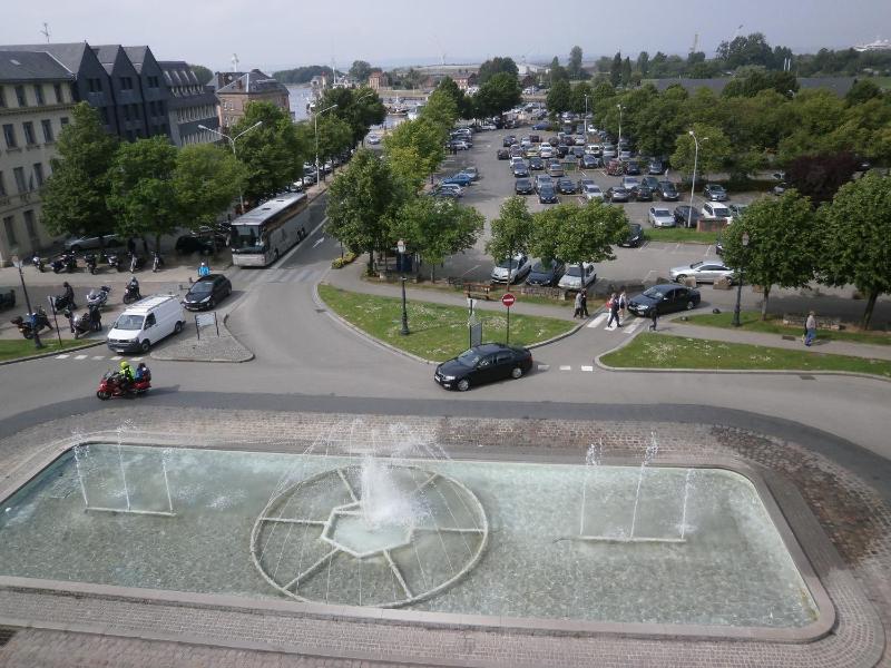 Escapade au coeur de Honfleur avec parking privé et vue panoramique - image 12