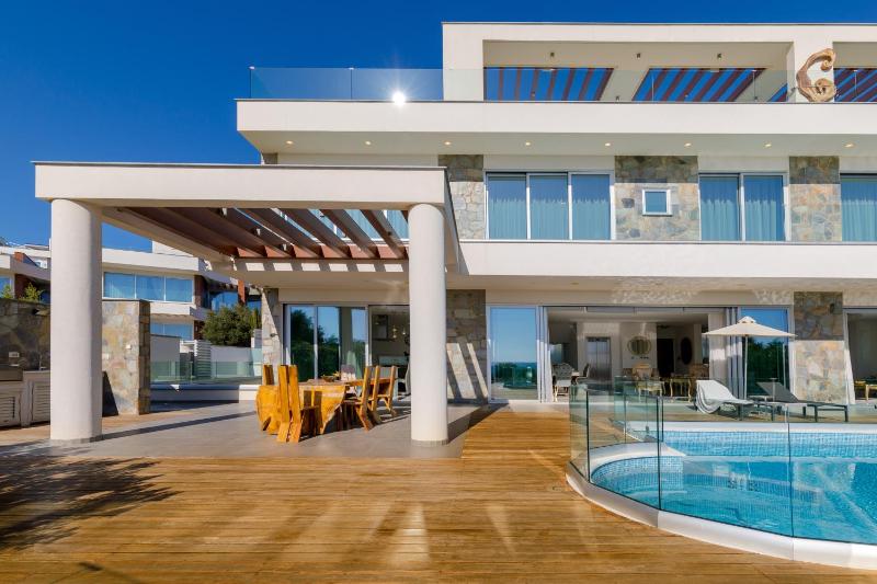 Palace of Mediterranean Beachfront Villa - image 9