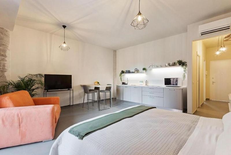 Etna Suite Design Apartments - image 4