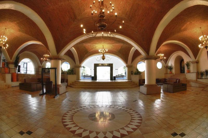 Hotel Gran Plaza & Convention Center - image 2