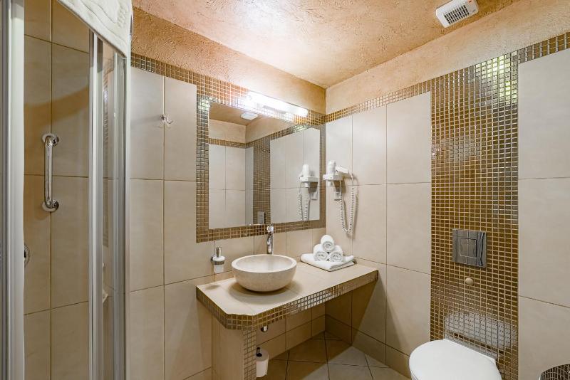 Studio Apartment (3 Adults) image 1