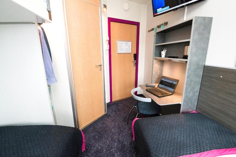 Standard Room image 4