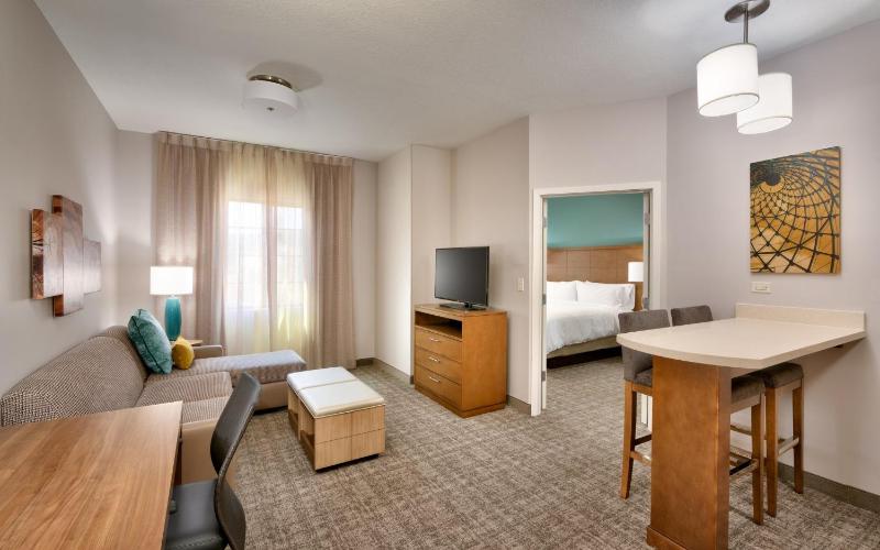 One-Bedroom King Suite image 3