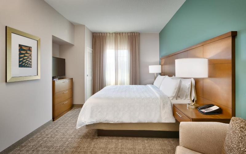 One-Bedroom King Suite image 2