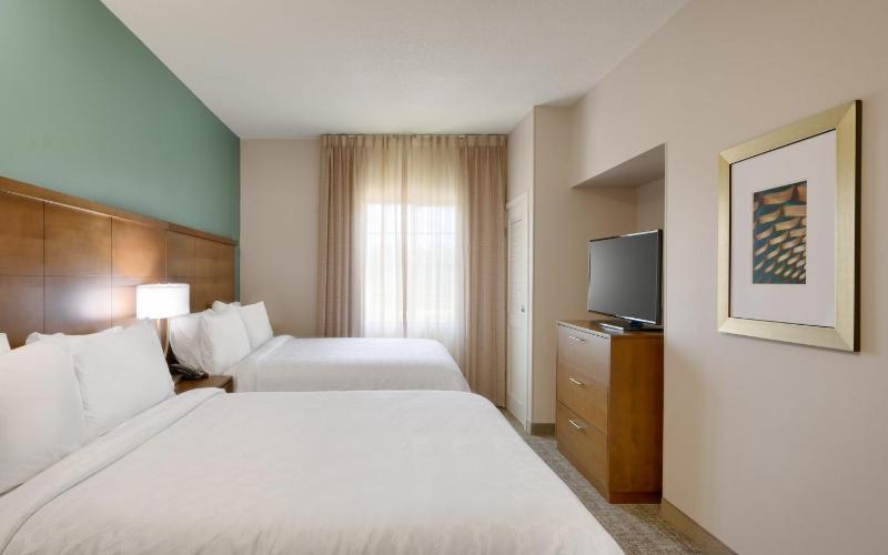 Queen Room - Hearing Accessible - Non-Smoking image 4