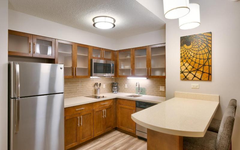One-Bedroom Suite with Two Queen Beds image 4