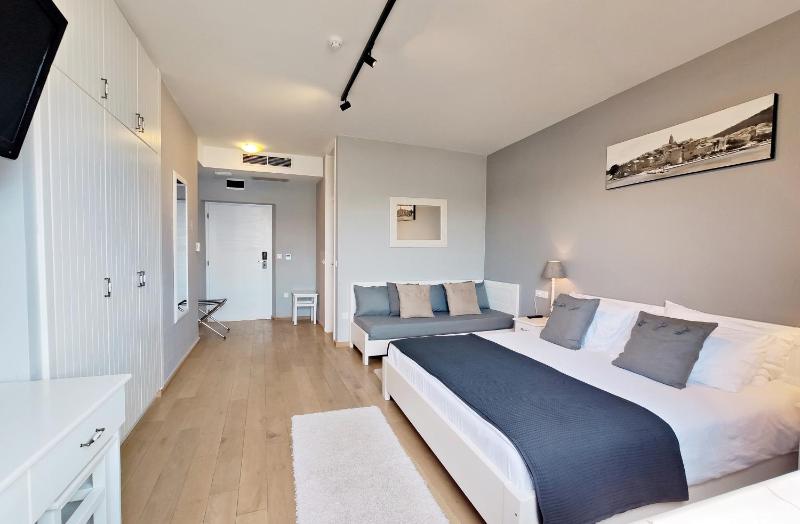 Comfort Double Room with Sea View image 4