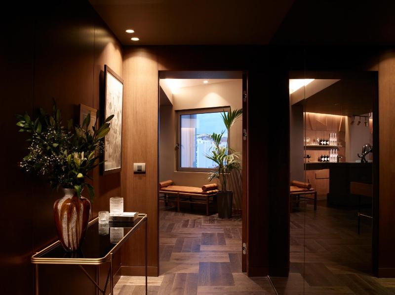 Presidential King Suite image 4