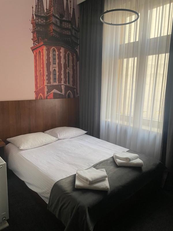 Budget Double Room image 3