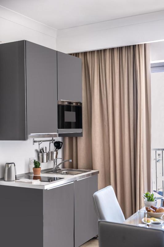 Studio with Sea Front image 4