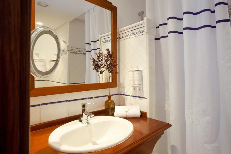 Standard Single Room image 3