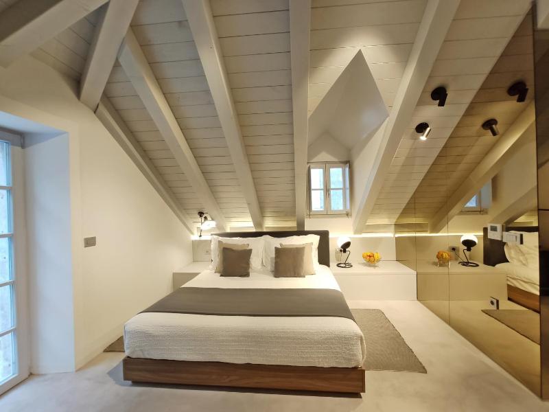 Suite with Balcony and Spa Bath image 2