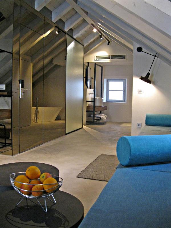 Suite with Balcony and Spa Bath image 3