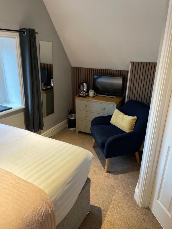 Small Double Room image 4