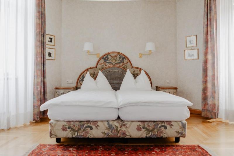 Standard Double Room image 3