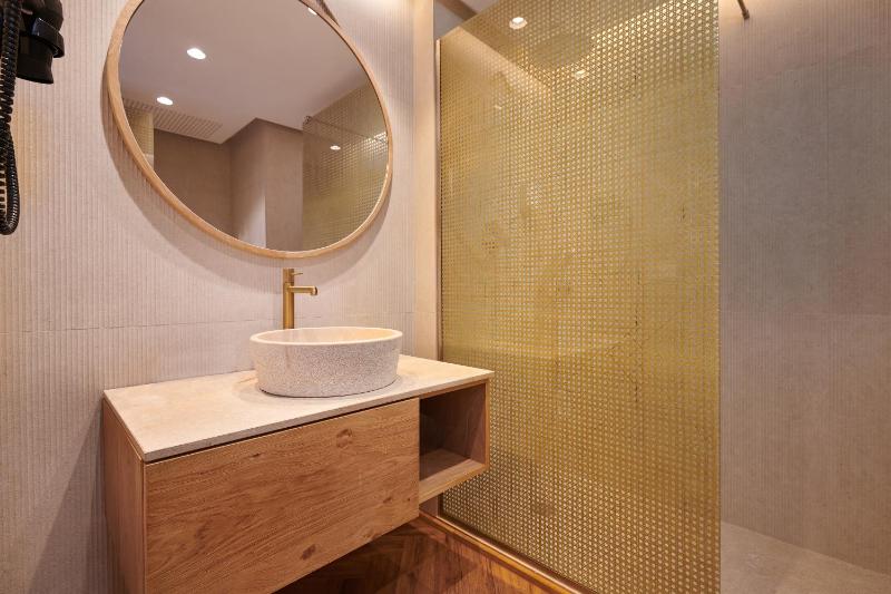 Junior Suite with Sea View (2 Adults) image 2