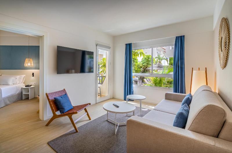 Deluxe Suite image 1