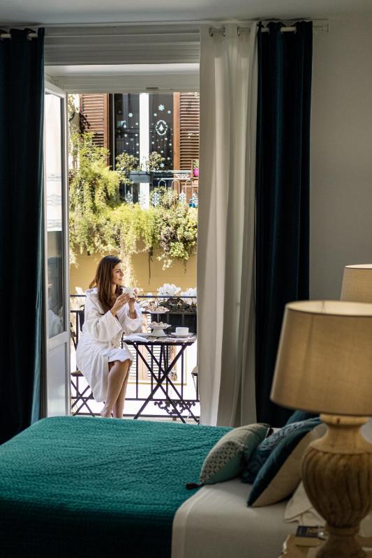 Superior Double Room with City View image 4