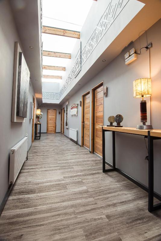 Maki Hotel - image 9