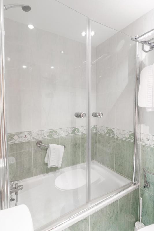 Twin Room image 1