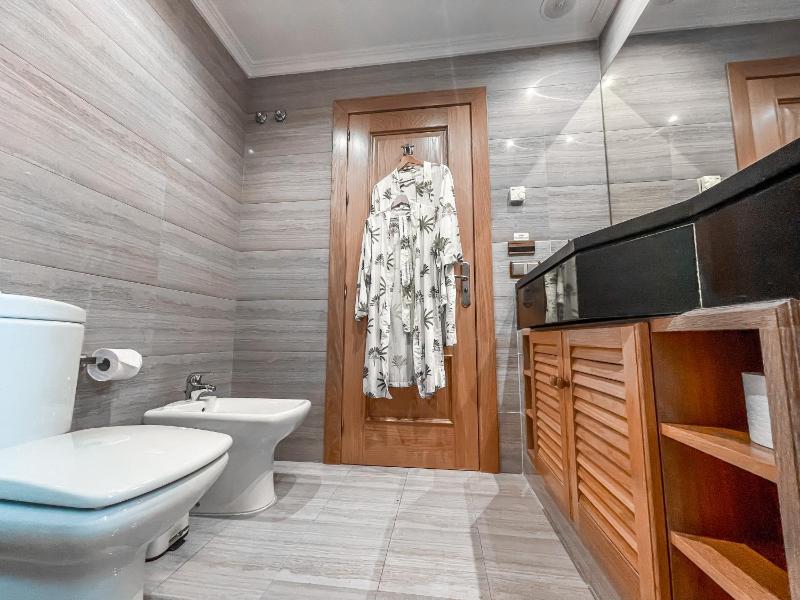 Deluxe Double Room with Terrace and Sea View image 4
