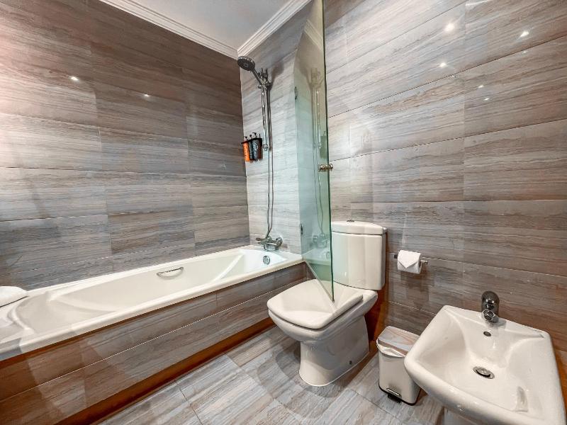 Deluxe Double Room with Terrace and Sea View image 3