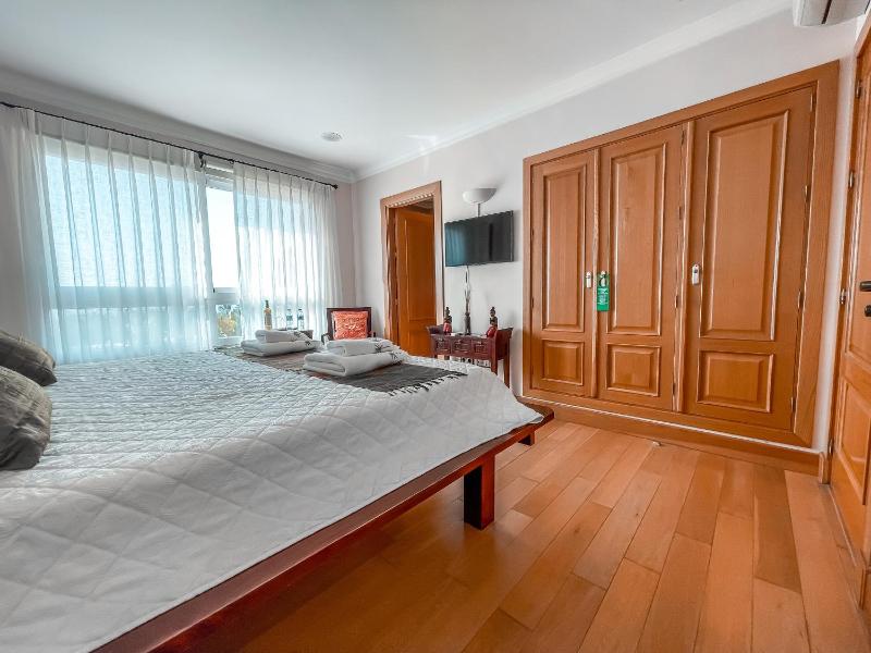 Villa with Sea View image 4