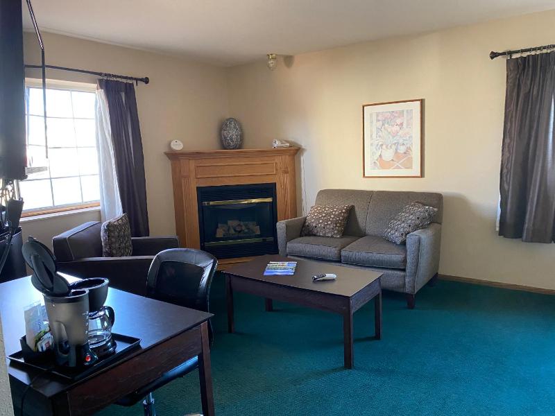 Family Room image 3