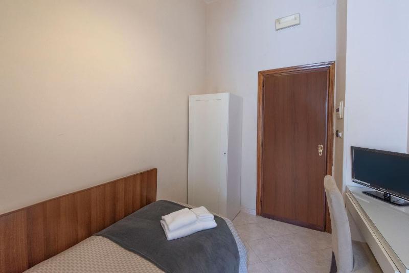 Economy Single Room image 3