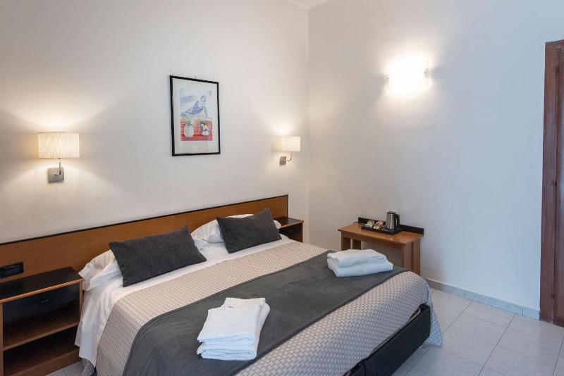 Economy Double Room image 1