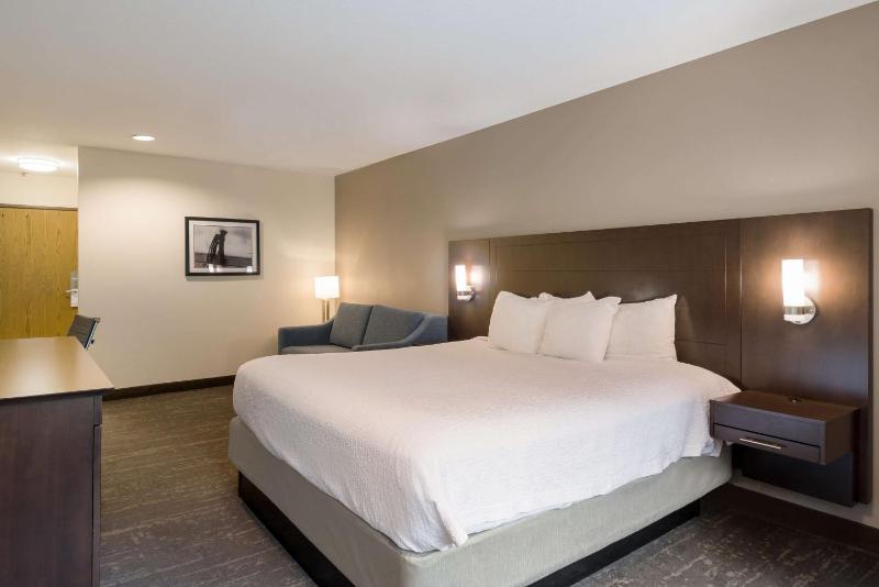 King Room - Non-Smoking/Upper Floor image 1