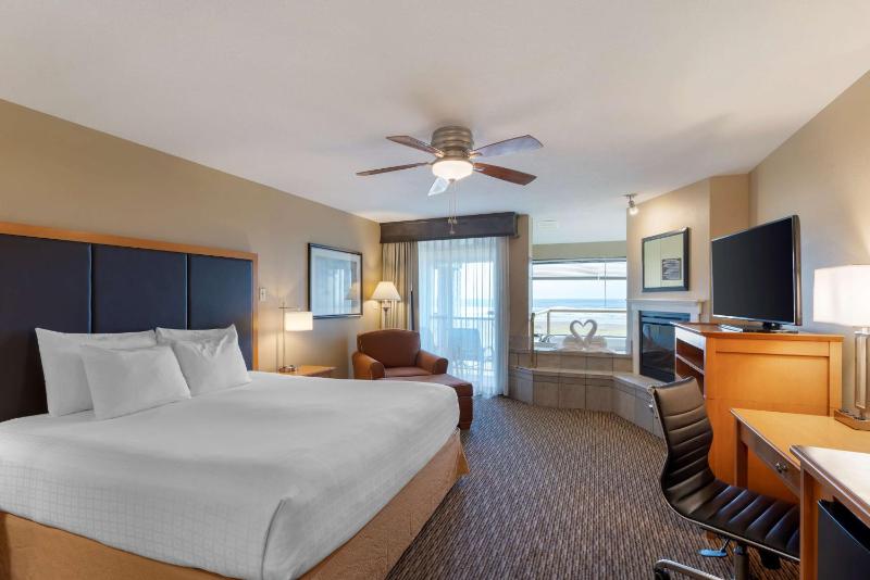 King Room with Balcony and Spa Bath image 1