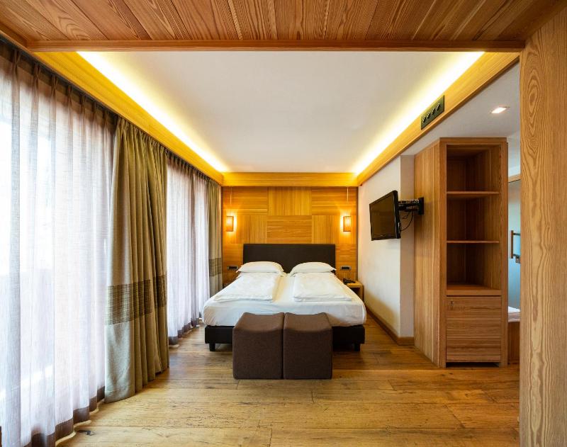 Superior Double or Twin Room with Mountain View image 1