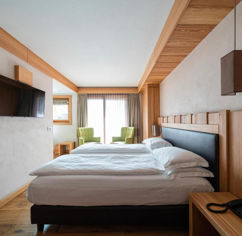Superior Double or Twin Room image 4