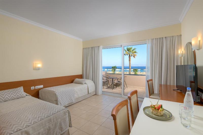 Apartment with Sea View (4 Adults) image 3