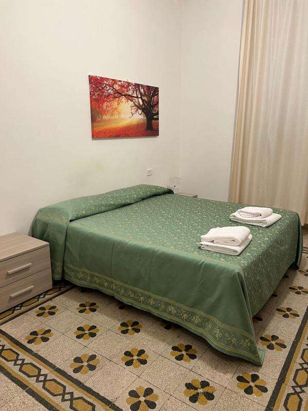 Double Room with Shared Bathroom image 3