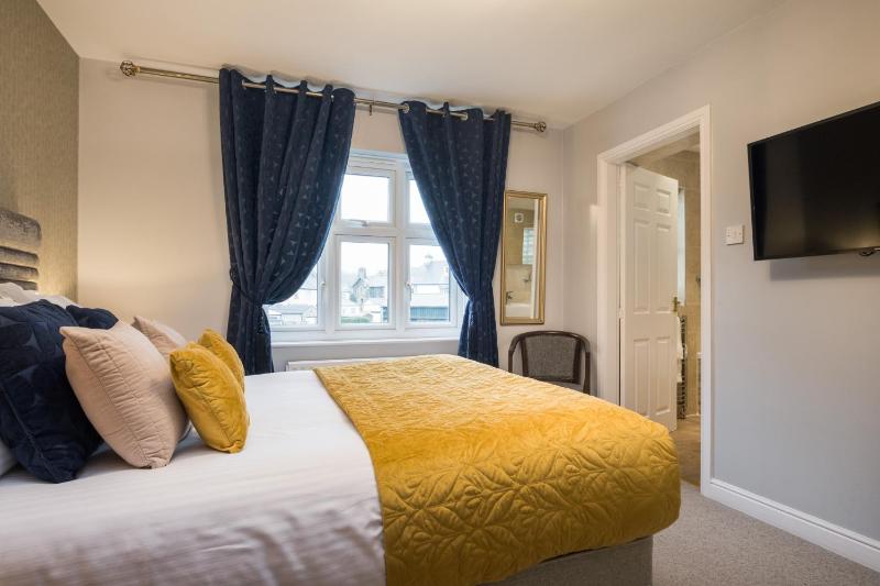 Small Double Room image 1