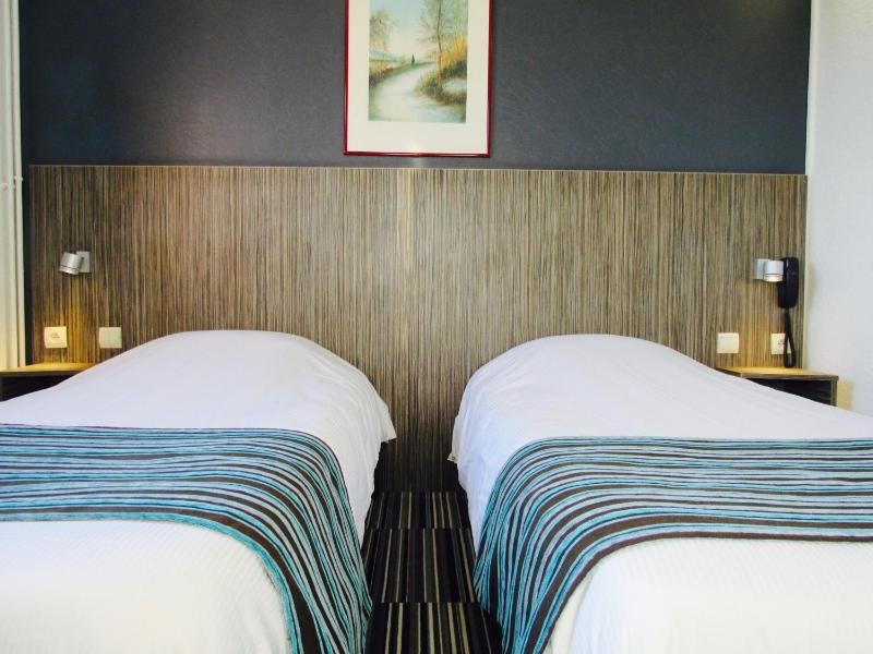 Twin Room image 1