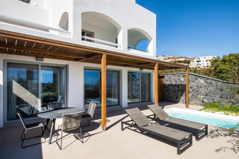 Villa N with outdoor plunge pool image 2