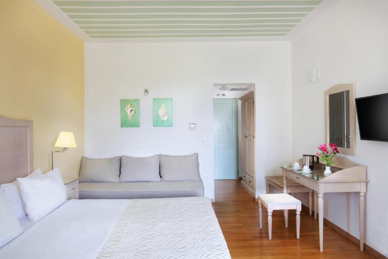 Superior Room with sea/side sea view image 3