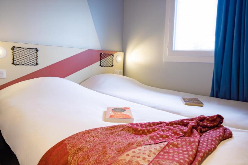 Triple Room with Three Single Beds image 4