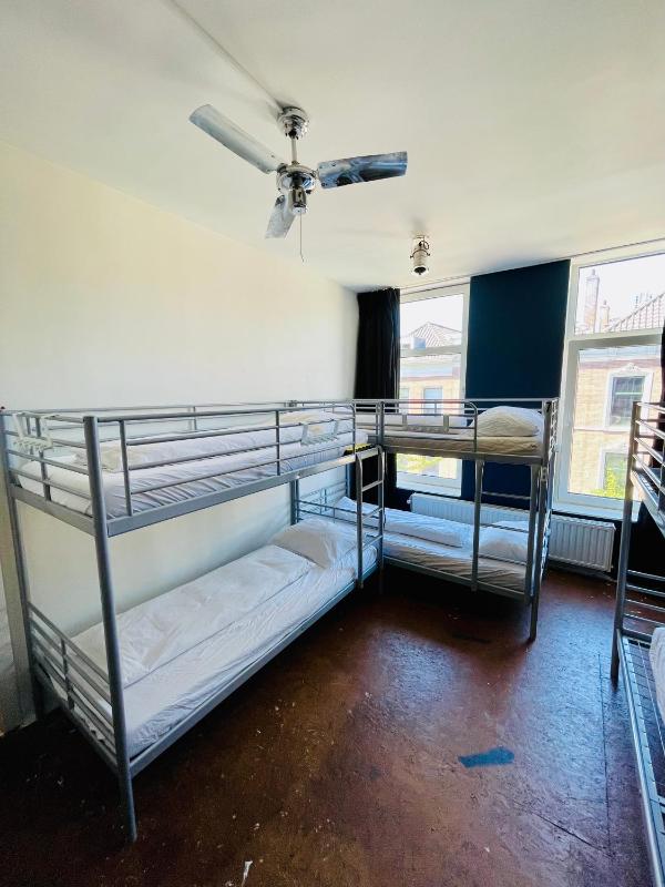 Bed in 10-Bed Mixed Dormitory Room image 4