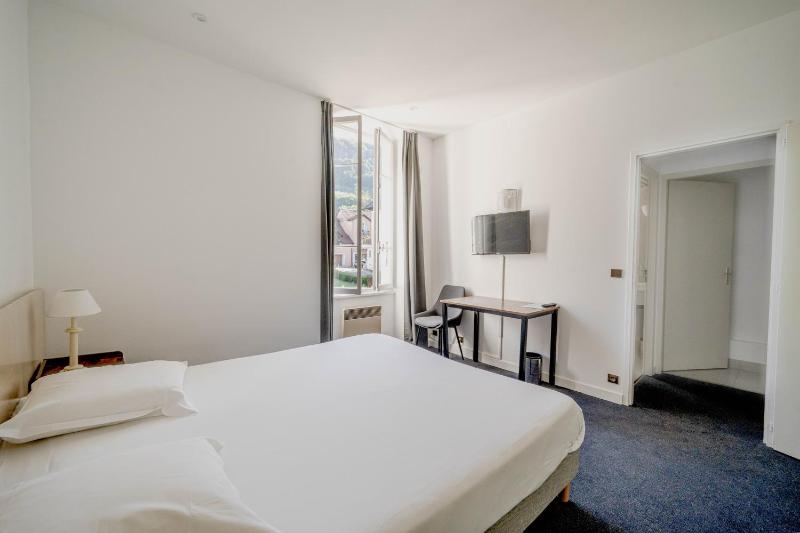 Twin/Double Room - Mountain Side image 4