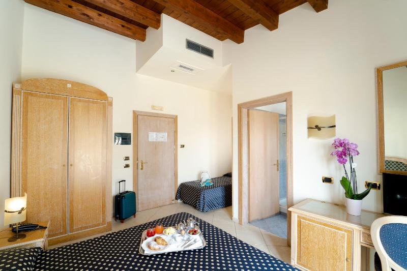Triple Room with Terrace image 1