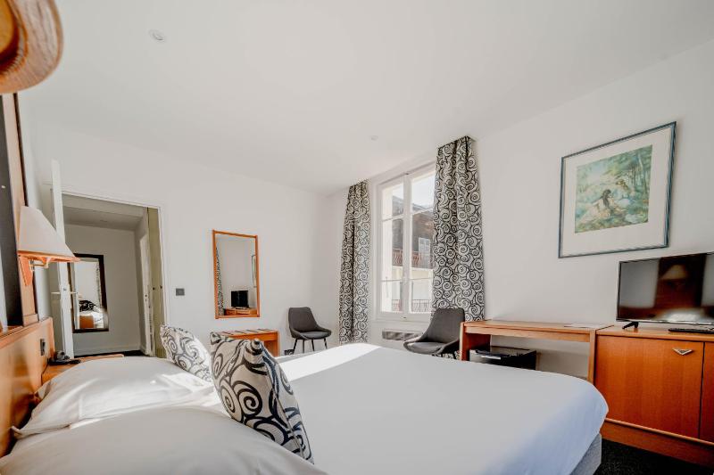Twin/Double Room - Lake Side image 1
