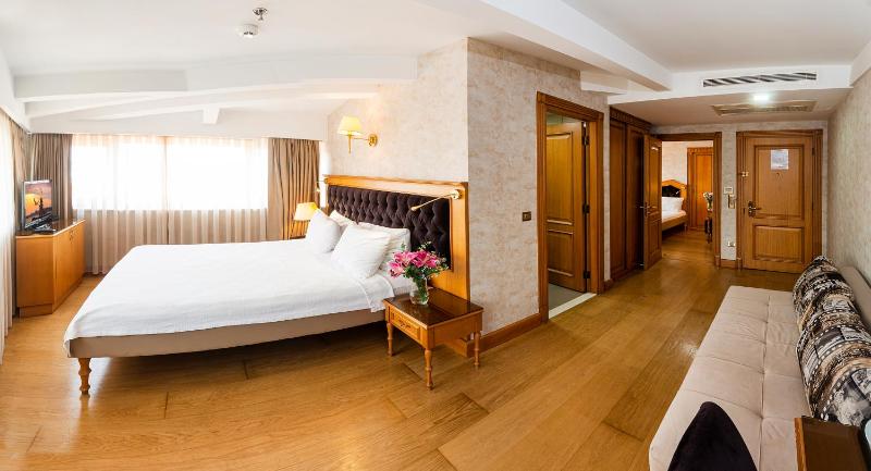 Two Connecting Double Rooms image 2