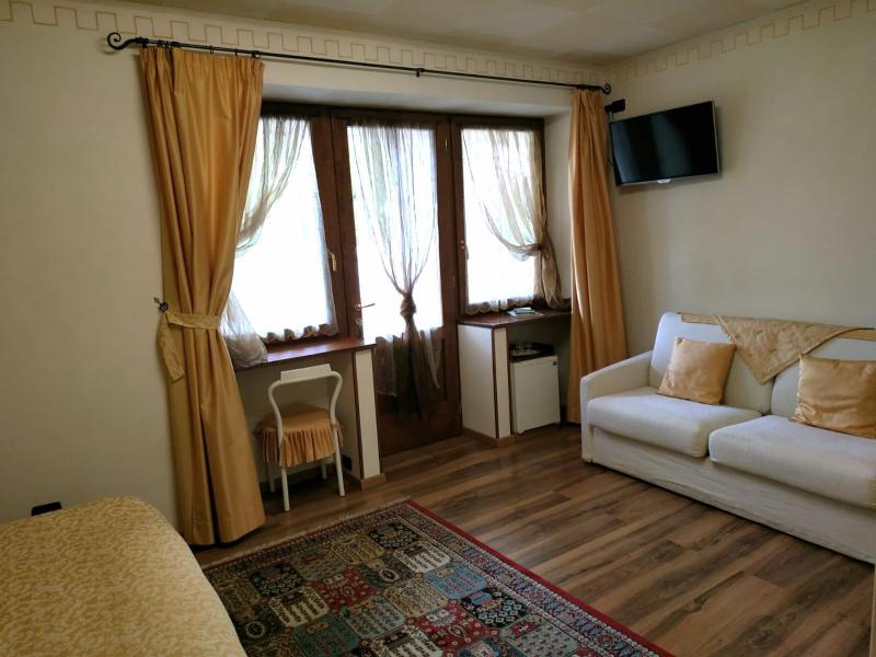 Deluxe Double Room (2 Adults + 1 Child) image 2