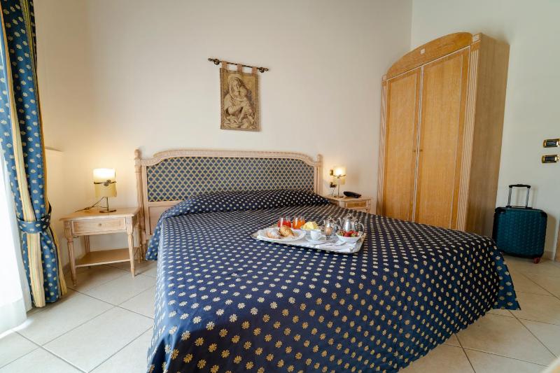 Standard Double or Twin Room image 4