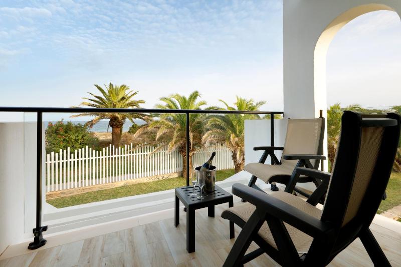  Deluxe Seafront View image 4